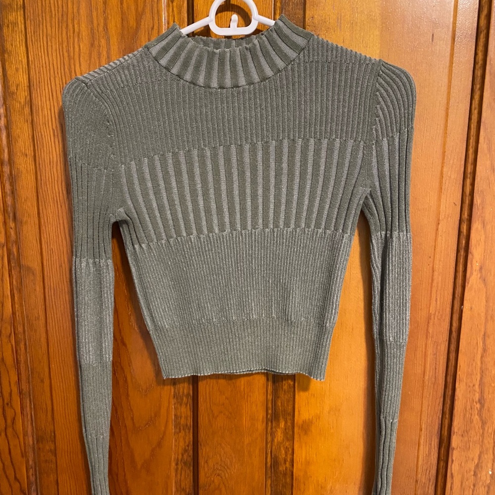 green american eagle long sleeve top